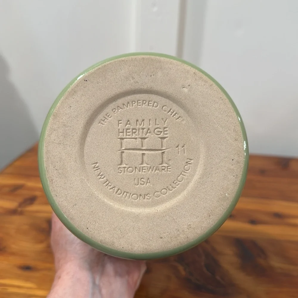 The Pampered Chef Family Heritage Stoneware Green Glazed Crock